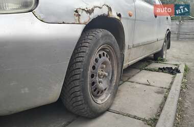 Хетчбек Daewoo Nubira 1998 в 