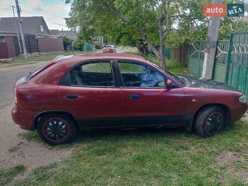 Хэтчбек Daewoo Nubira 1998 в 