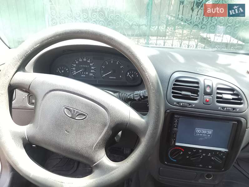 Седан Daewoo Nubira 1999 в Ананьеве