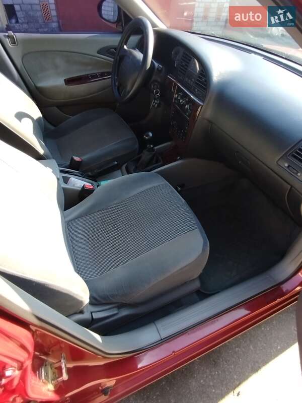 Седан Daewoo Nubira 2003 в Киеве