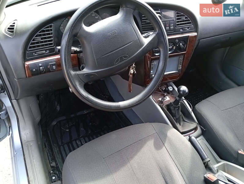 Седан Daewoo Nubira 2003 в Ізюмі