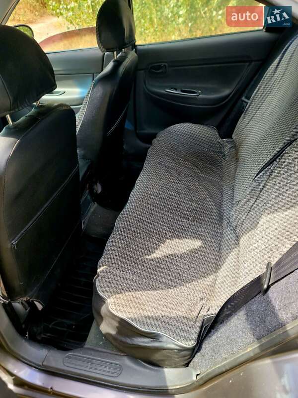 Седан Daewoo Nubira 1998 в Днепре