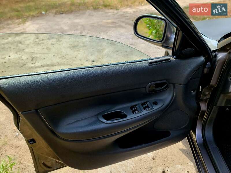 Седан Daewoo Nubira 1998 в Днепре