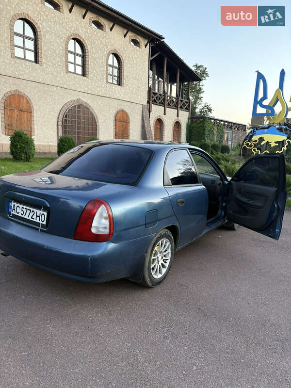 Седан Daewoo Nubira 1998 в Коростене
