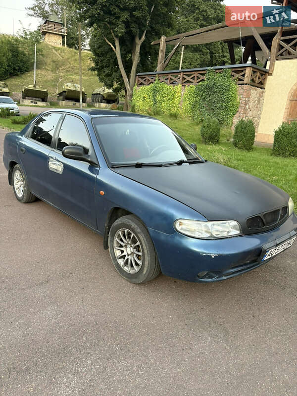Седан Daewoo Nubira 1998 в Коростене