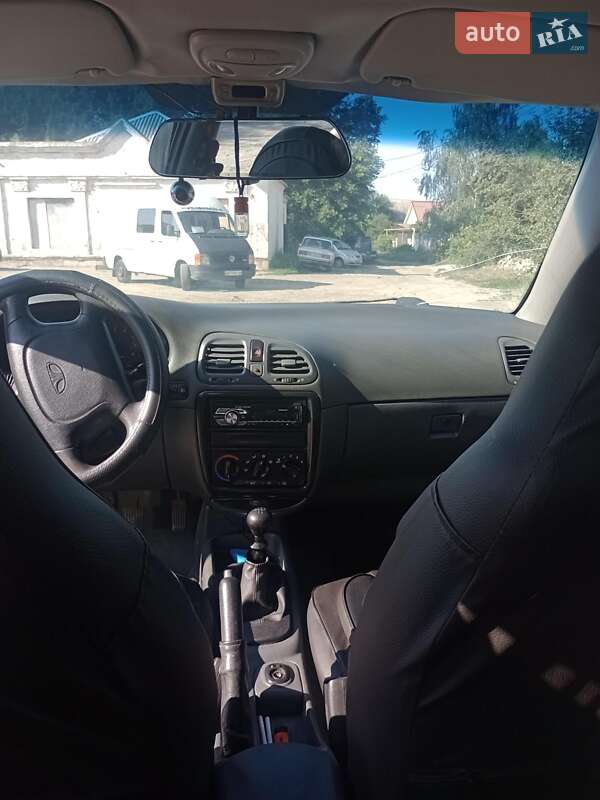 Седан Daewoo Nubira 1998 в Днепре