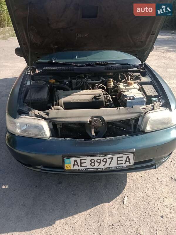 Седан Daewoo Nubira 1998 в Днепре