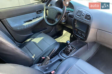 Хэтчбек Daewoo Nubira 1998 в 