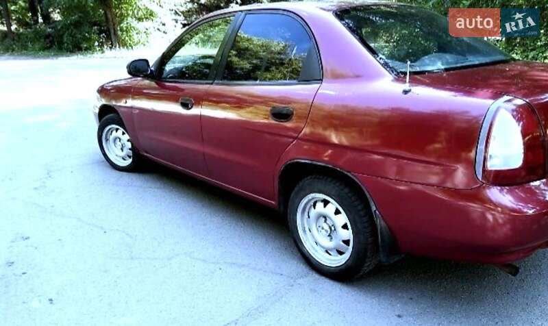 Седан Daewoo Nubira 1998 в Новомосковске