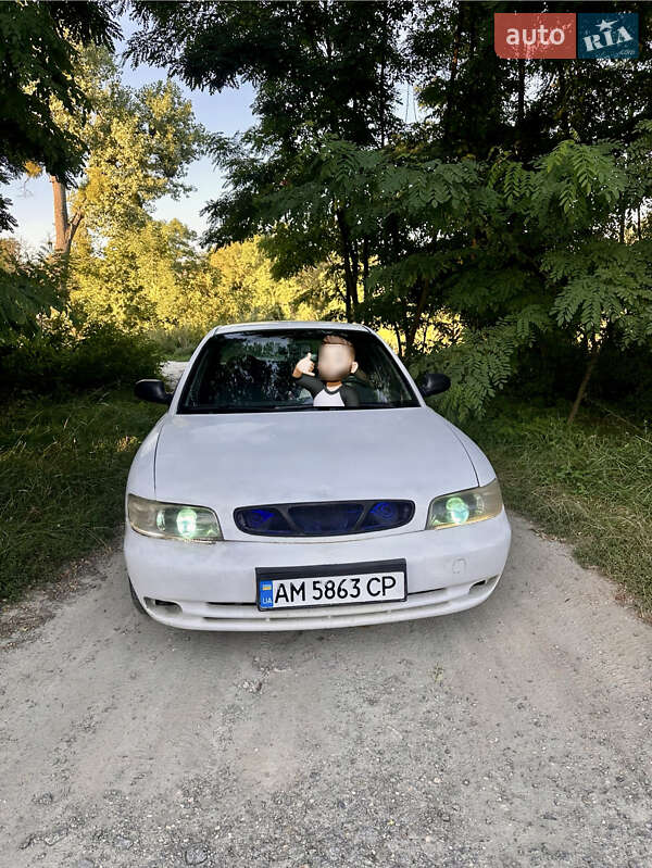 Седан Daewoo Nubira 1998 в Житомире