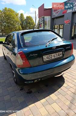 Хэтчбек Daewoo Nubira 1998 в 