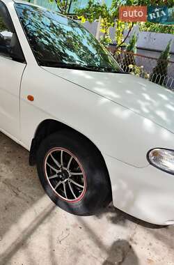 Седан Daewoo Nubira 1998 в Овідіополі