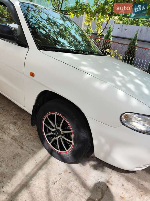 Седан Daewoo Nubira 1998 в Овидиополе