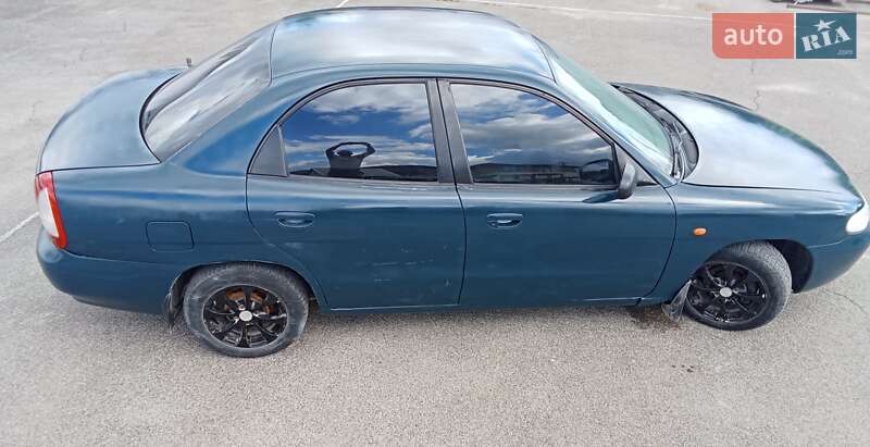 Седан Daewoo Nubira 1998 в Тернополі