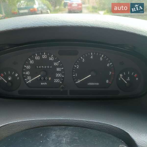 Хэтчбек Daewoo Nubira 1998 в Карловке