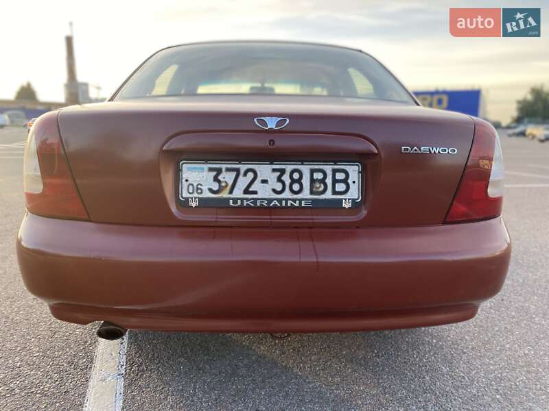 Седан Daewoo Nubira 1998 в Бердичеве