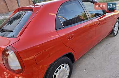 Хетчбек Daewoo Nubira 1998 в 