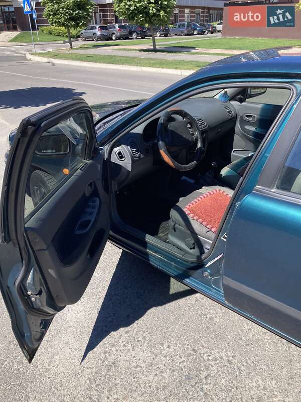 Седан Daewoo Nubira 1998 в Краматорске