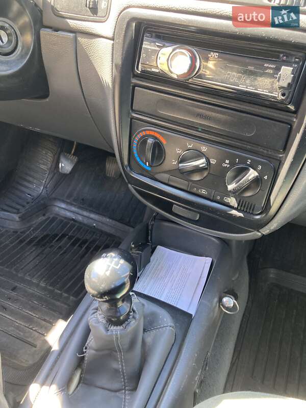 Седан Daewoo Nubira 1998 в Краматорске