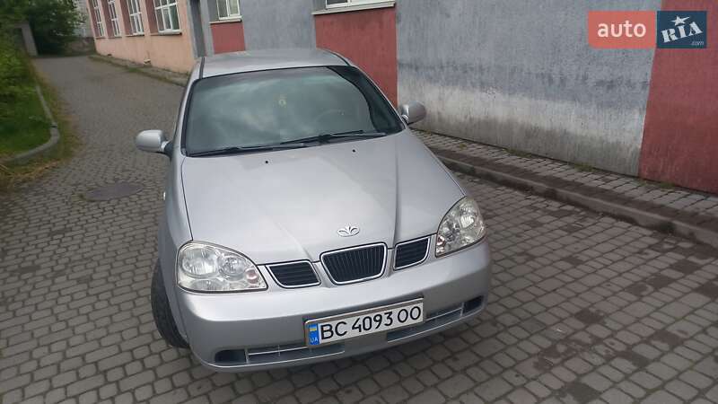 Седан Daewoo Nubira 2003 в Львове