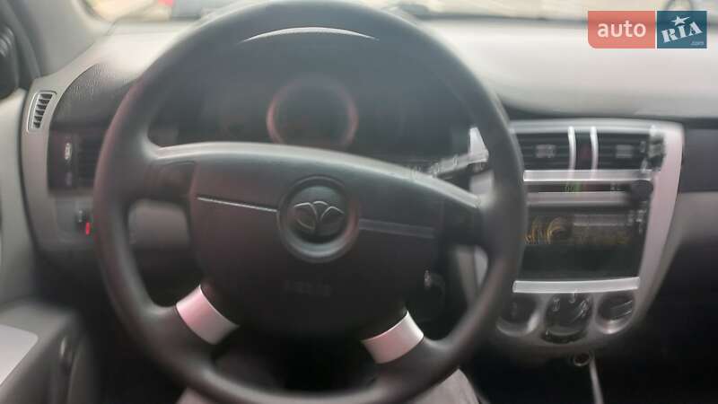 Седан Daewoo Nubira 2003 в Львове