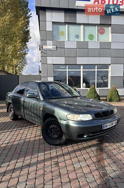 Седан Daewoo Nubira 1998 в Сарнах