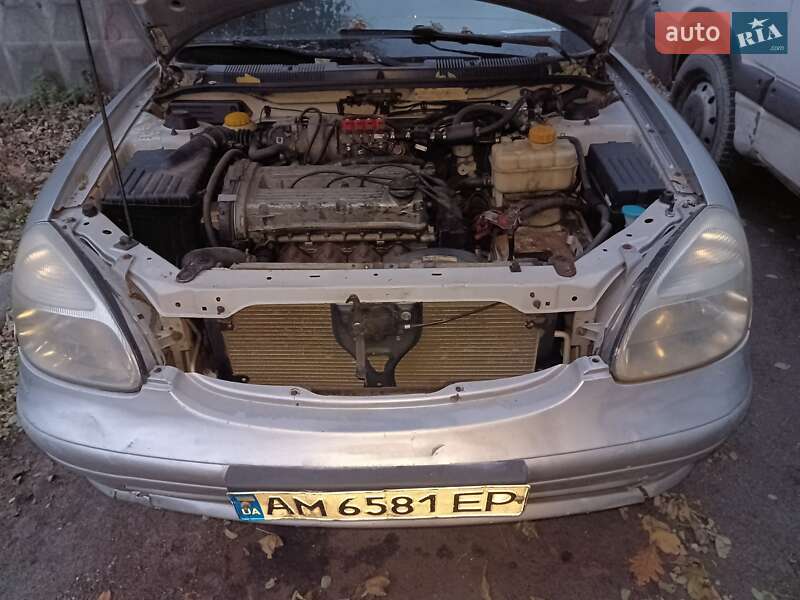 Седан Daewoo Nubira 2003 в Києві