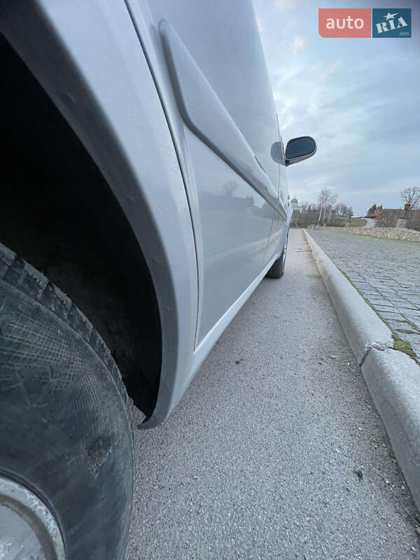 Седан Daewoo Nubira 2004 в Погребище