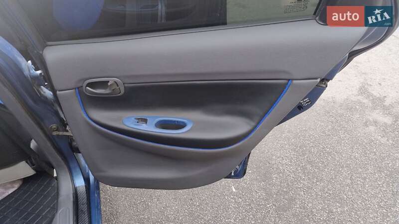 Хетчбек Daewoo Nubira 1998 в Дніпрі