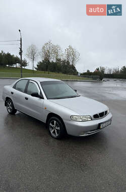 Седан Daewoo Nubira 1998 в Днепре