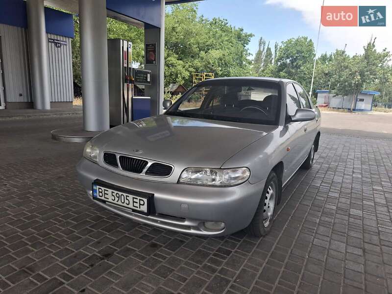 Седан Daewoo Nubira 1998 в Миколаєві
