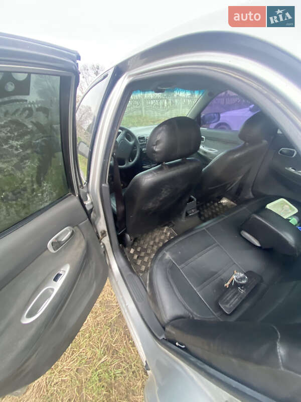 Седан Daewoo Nubira 1998 в Киеве