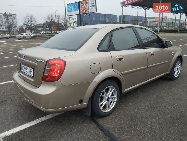 Седан Daewoo Nubira 2004 в Остроге
