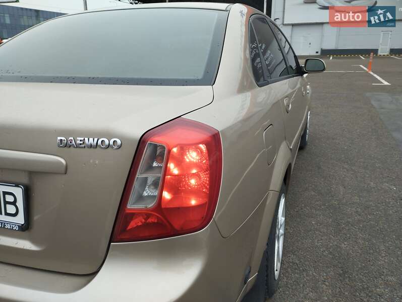 Седан Daewoo Nubira 2004 в Остроге