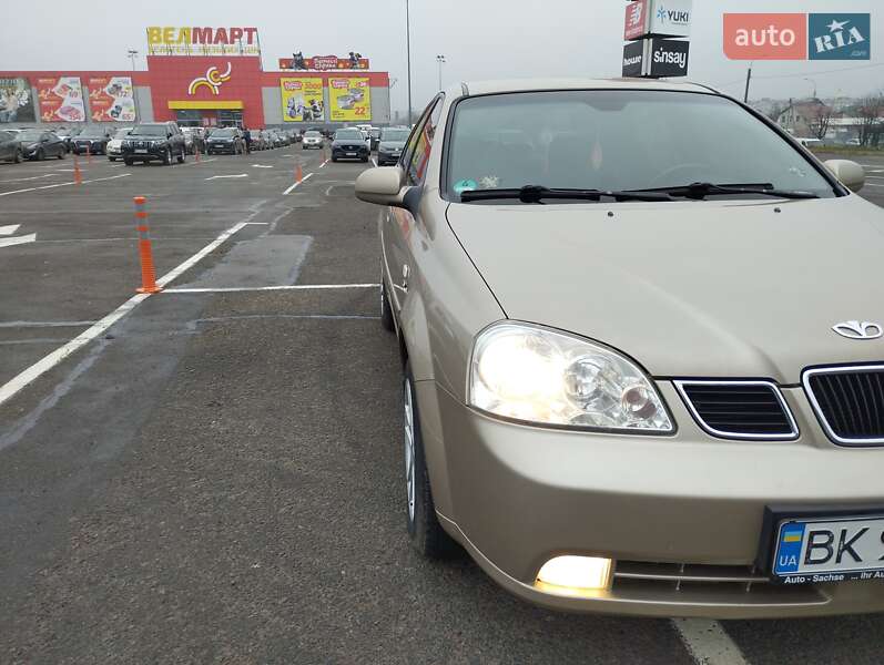 Седан Daewoo Nubira 2004 в Остроге