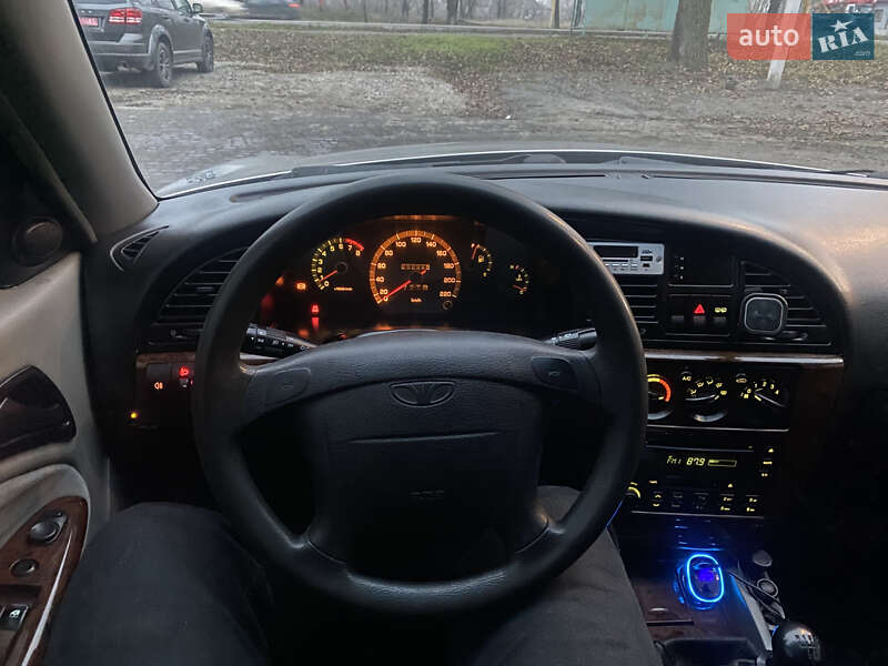 Седан Daewoo Nubira 2002 в Павлограде