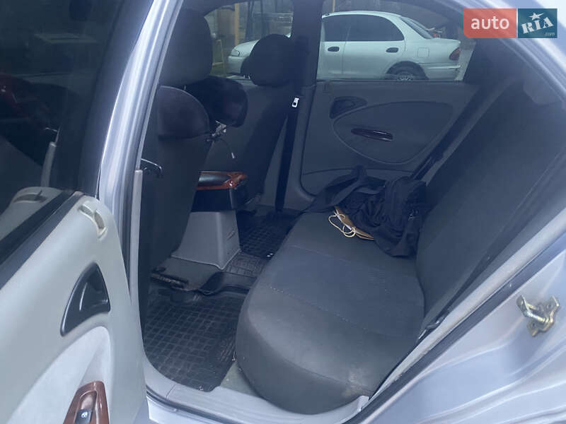 Седан Daewoo Nubira 2002 в Павлограде