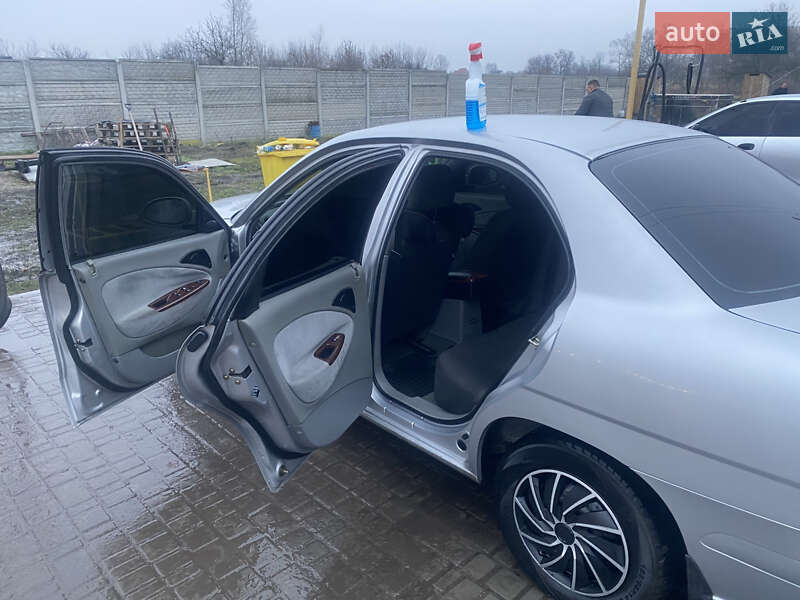 Седан Daewoo Nubira 2002 в Павлограде