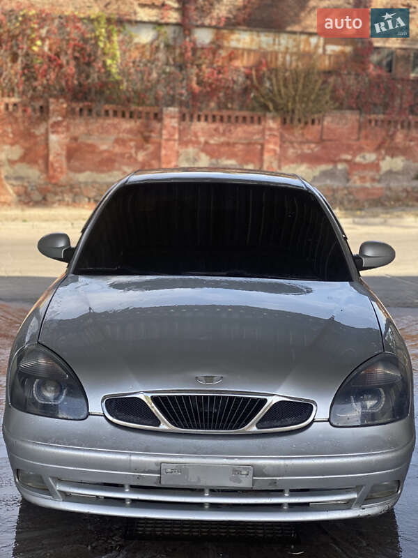 Седан Daewoo Nubira 2002 в Павлограде