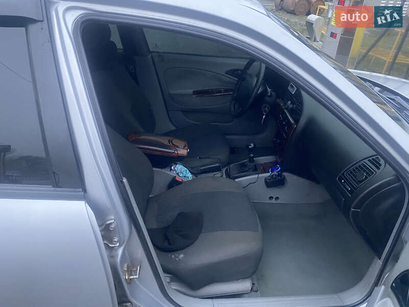 Седан Daewoo Nubira 2002 в Павлограде