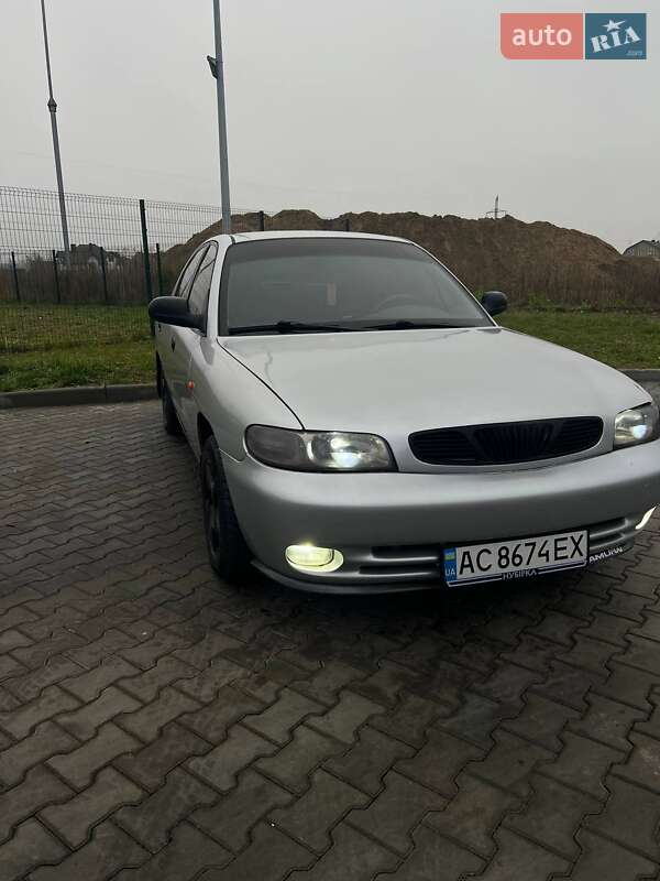Седан Daewoo Nubira 1998 в Луцьку