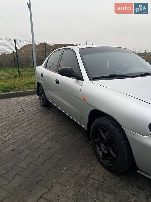 Седан Daewoo Nubira 1998 в Луцьку