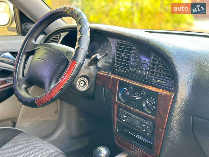 Седан Daewoo Nubira 2001 в Миколаєві