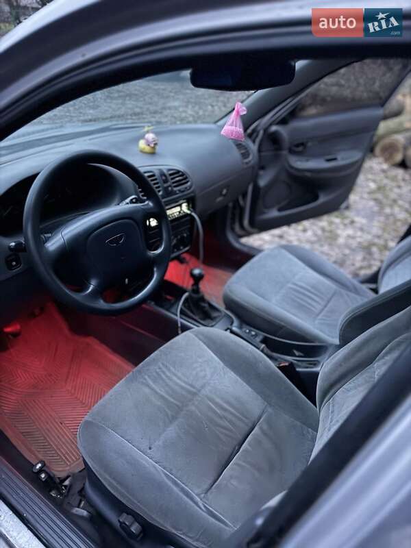 Седан Daewoo Nubira 1998 в Карловке