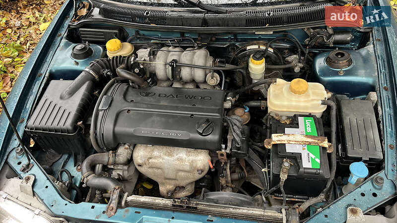 Седан Daewoo Nubira 1998 в Дніпрі