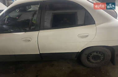 Седан Daewoo Nubira 1998 в Барановке