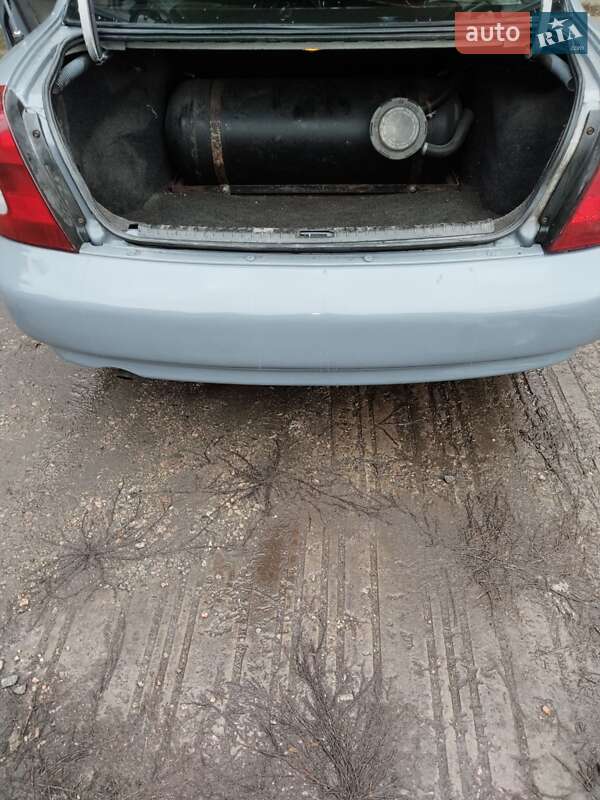 Седан Daewoo Nubira 1998 в Чутове