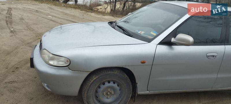 Седан Daewoo Nubira 1998 в Запоріжжі