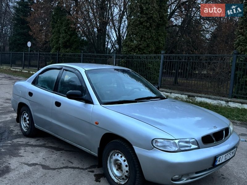 Седан Daewoo Nubira 1998 в Бобровиці