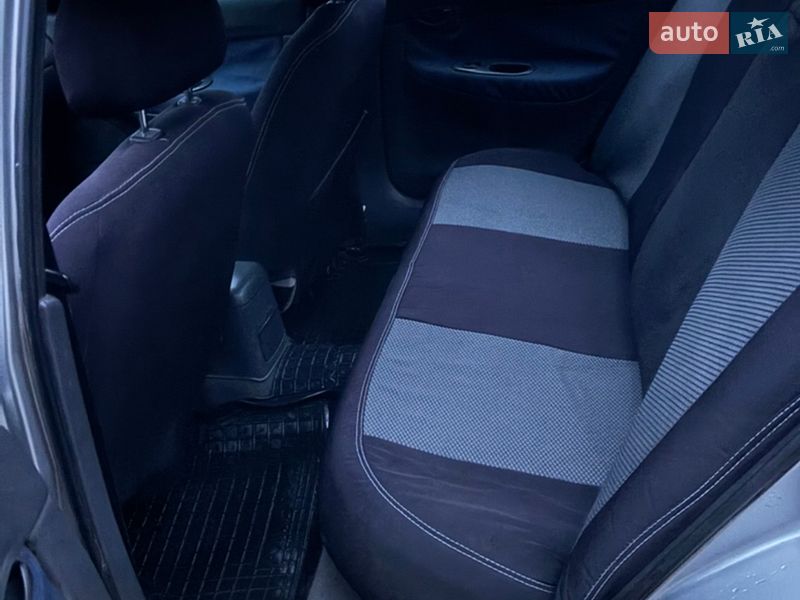 Седан Daewoo Nubira 1998 в Бобровиці